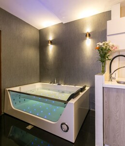 Estudio de lujo con jacuzzi