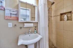 Full bathroom of the en-suite 2nd master bathroom in the Casita in the backyard