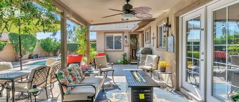 Semi detached CASITA in the backyard.
Outdoor living amenities include Fire pit,