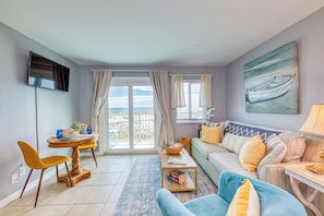 Views of the beach from the living and kitchen area.