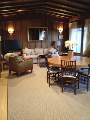 Living/dining room