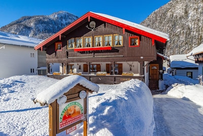 Casa de huéspedes en Mittenwald con un acogedor apartamento de vacaciones de 3 estrellas