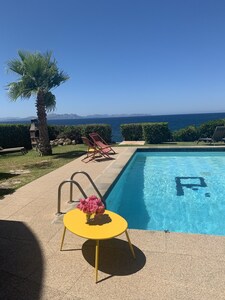 Ferienhaus in 1.Meerlinie mit Pool und eigenem Strandzugang