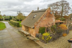 Prince's Barn, Neatishead: A fabulous detached barn conversion located in the heart of the picturesque Norfolk Broads