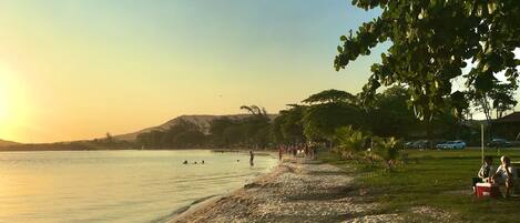 Praia do Balneário pertinho da casa.