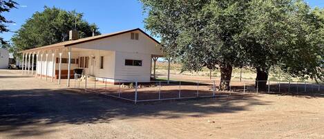 Welcome to my home! Front view of the house with plenty of free parking! 