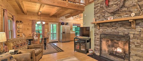 Deep Gap Vacation Rental | 2BR | 2BA | 1,305 Sq Ft | Stairs Required