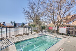 Community Amenities | Hot Tub