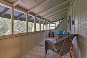 Sunroom | Screened In