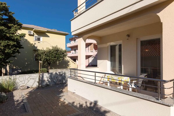 balcony