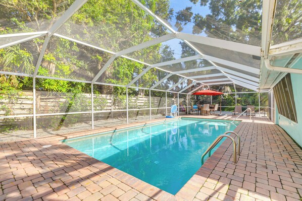 Sarasota Vacation Rental | 2BR | 2BA | 1,300 Sq Ft | 2 Steps Required