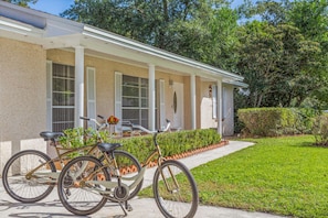 Two Bikes with Bike Locks included with your stay!   Cruise over to the park or around the neighborhood!
