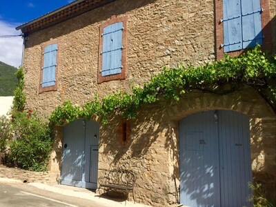 La Roque-Piscine *** NEU *** Schlafmöglichkeiten für 7, Pool, privater Flussstrand, Aussicht 