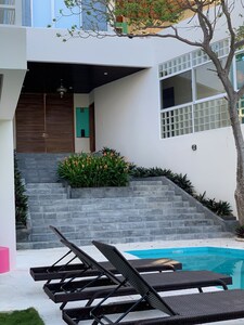 Villa Lux Playa Oaxaca - villa de lujo con piscina privada.