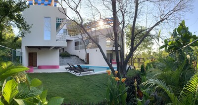 Villa Lux Playa Oaxaca - villa de lujo con piscina privada.