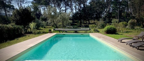 Notre grande Piscine 12x4 (ouverte à nos hôtes en juillet et août uniquement)