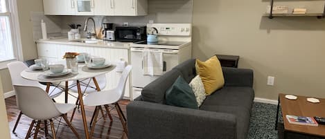 Common space/eat in kitchen