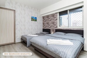 Bedroom 3 (Ensuite)
• Double & Single Bed
• Living Area & Kitchenette
• Bathroom