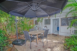 Lovely private fully fenced outside area to enjoy tropical weather