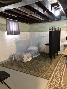 Whole house w/ full basement 3 bdrms 2.5 baths 5 recliners + air mattress space