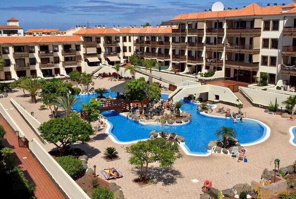 Swimmingm pool