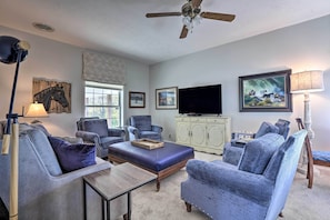 Living Room | Free WiFi | Smart TV | A/C