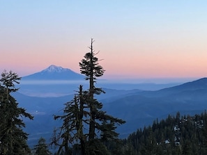 On the Siskiyou Summit, we look out to Trinity Alps, Marble Mtns, and Siskiyous