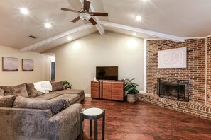 Extremely SPACIOUS living room - pics only capture a portion 