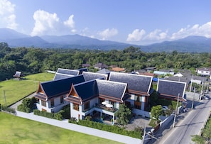 Vista frontal de la propiedad