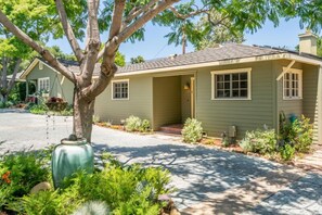 Stand-alone unit in small complex