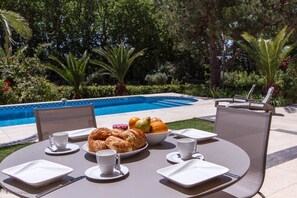 Breakfast by the pool