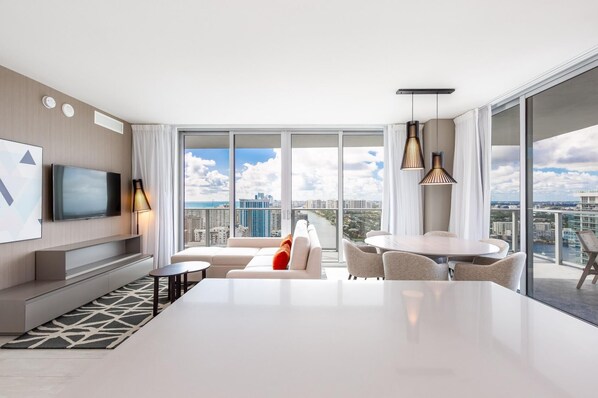 Exclusive 3 bed rental Hyde House Miami 28th floor (2830)