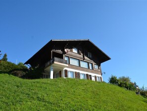 Pflanze, Himmel, Wolke, Gebäude, Baum, Holz, Grundstueck, Fenster, Wohngebiet, Freizeit