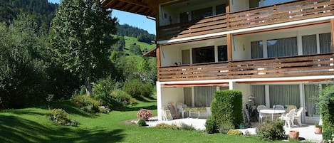 Propiedad, Casa, Yarda, Casa, Césped, Edificio, Barrio Residencial, Bienes Raíces, Arquitectura, Hierba