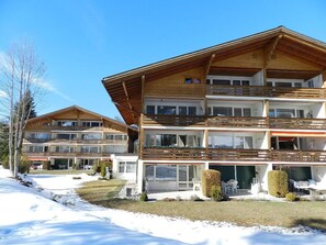 Ciel, Fenêtre, Bâtiment, Neige, Plante, Arbre, Maison, Quartier, Zone Résidentielle, Immobilier