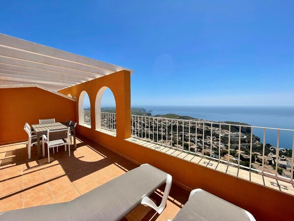 Balcony/ terrace