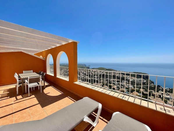 Balcony/ terrace