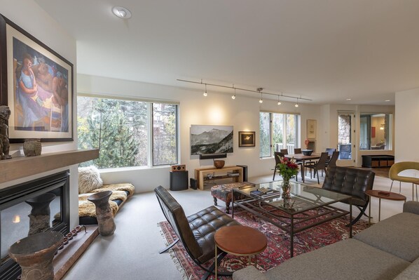 1.01-telluride-rivers-edge-retreat-living-room