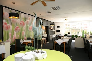 Hotel Pflug, (Ottenhöfen), LHS 01359-Salon Kaiserstuhl