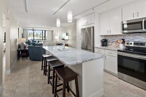 Kitchen with Large Island/Breakfast Bar