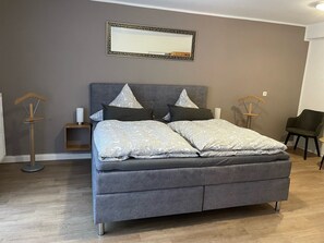 Ferienhaus 100 m2, mit Kamin, gr. Terrasse, Berg- und Seeblick-Großes Schlafzimmer - Rollstuhlgeeignet - Foto 2