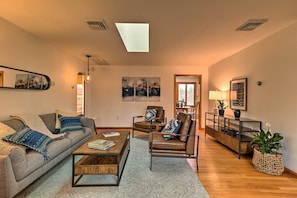 Set in Kerhonkson, this 3-bedroom, 2-bathroom vacation rental sleeps 6.