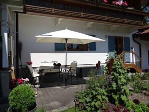 Ferienwohnung bis 2 Personen, 50qm, EG mit Terrasse-Terrasse der Ferienwohnung