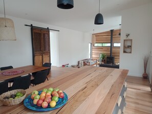 Large entertaining area.