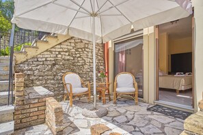 Chrismos Luxury Studios 3A Apraos Corfu- Outdoor Seating Area