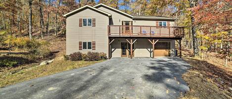 Mcgaheysville Vacation Rental | 5BR | 3BA | 2,400 Sq Ft | Stairs Required