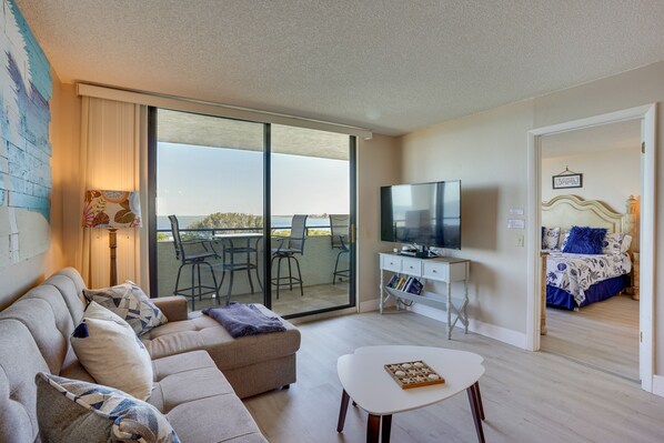 Hudson Vacation Rental | 2BR | 2BA | 950 Sq Ft | Elevator Access