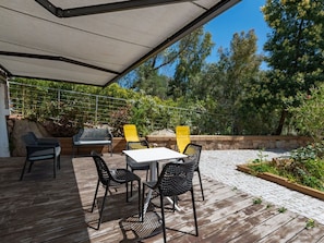 Plant, Table, Furniture, Chair, Flowerpot, Shade, Tree, Wood, Outdoor Furniture, Outdoor Table