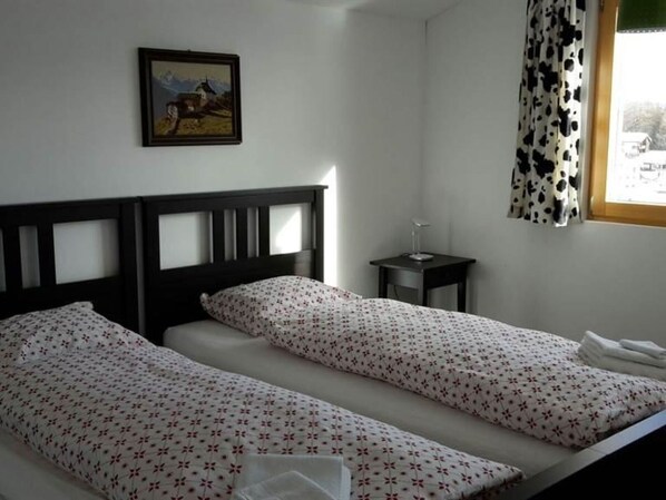 Property, Furniture, Building, Picture Frame, Comfort, Bed Frame, Wood, Interior Design, Floor, Lamp