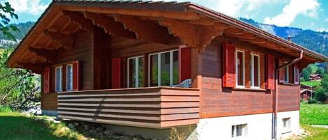 House, Home, Property, Cottage, Building, Roof, Real Estate, Log Cabin, Siding, Room